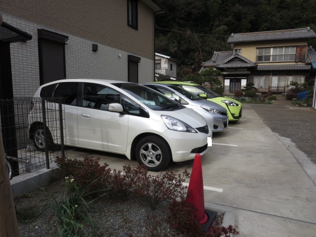 駐車場　敷地内駐車場（要空き確認）