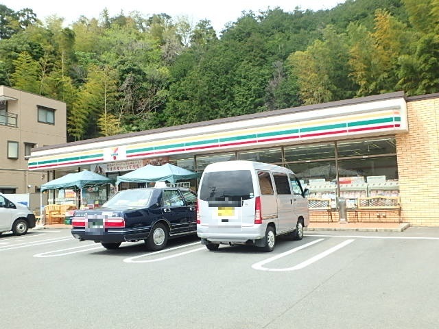コンビニ　セブンイレブン　鎌倉城廻東店（コンビニ）まで180m