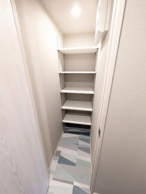 玄関　◆たっぷり収納できるシューズインクローク◆