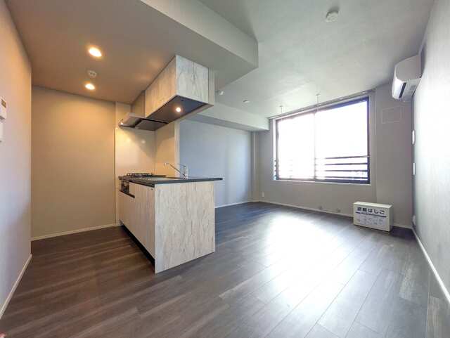 バルコニー　◆リビングとして使える洋室１２帖◆