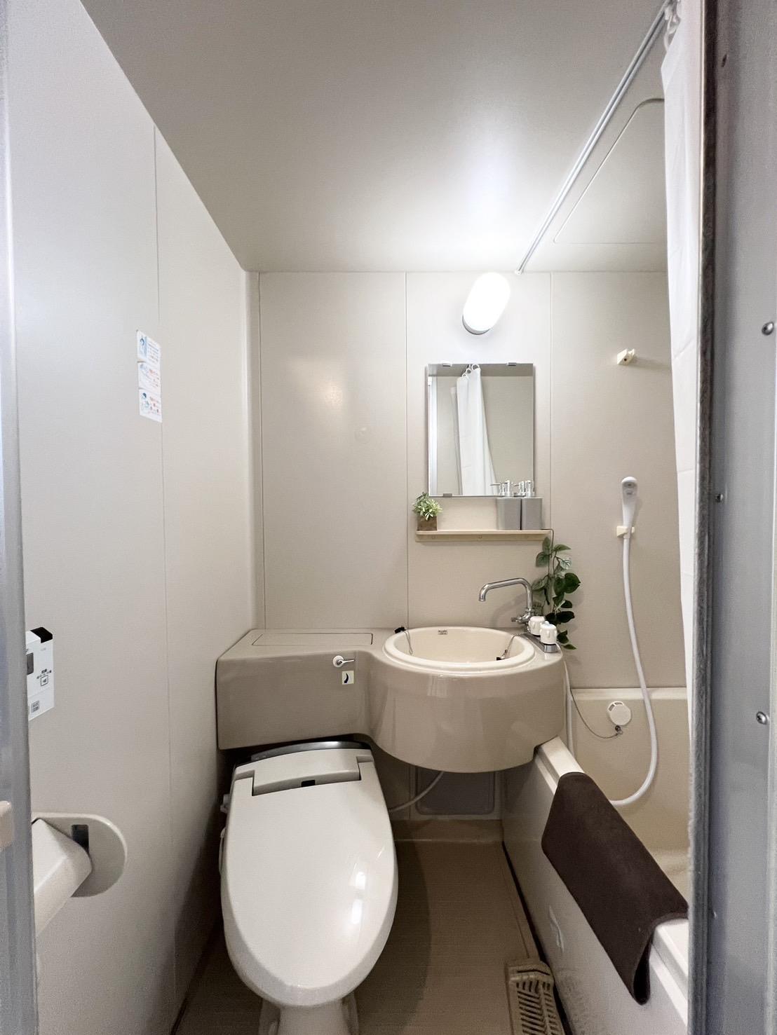 バス・シャワールーム　温水洗浄便座付き