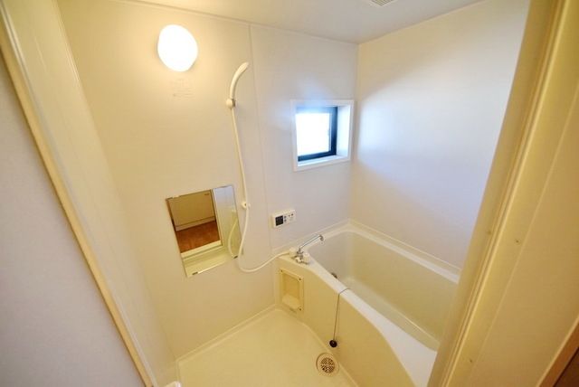 バス・シャワールーム　★窓のあるお風呂★