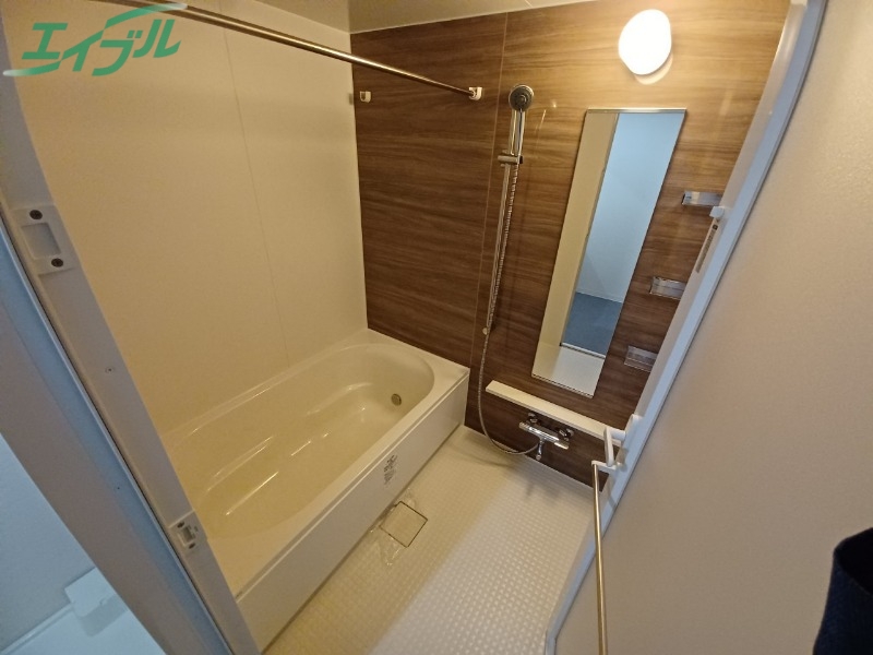 バス・シャワールーム　同型参考写真