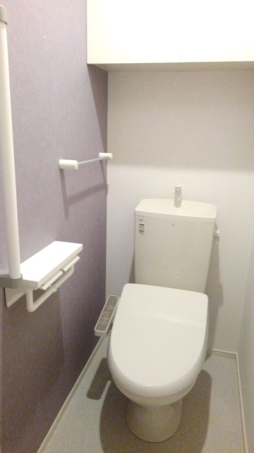 トイレ　落ち着いた色調のトイレです♪