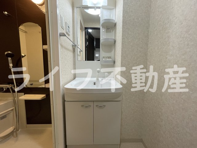 洗面設備　独立洗面台あり、毎朝おしゃれに忙しい女性の方におすすめです