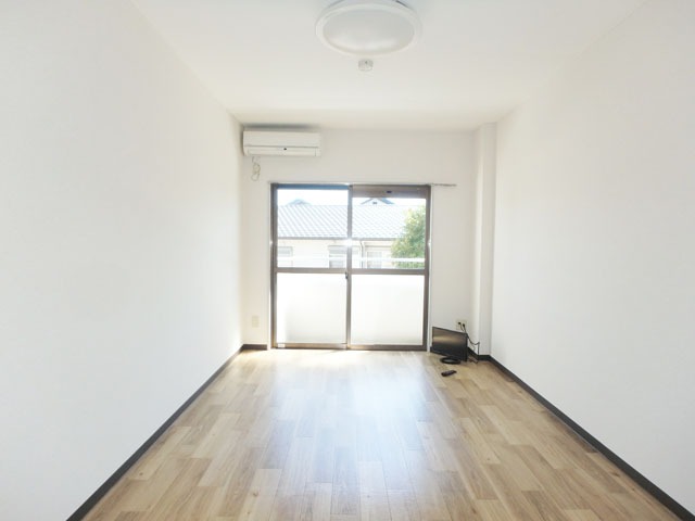 居室・リビング　７帖の洋室！