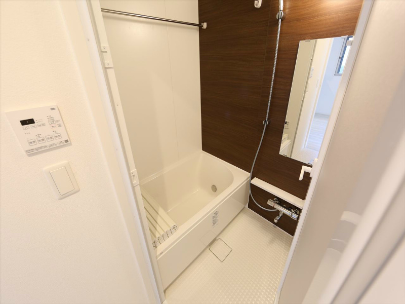 バス・シャワールーム　浴室暖房乾燥機付　追い焚き・オートバス機能付お風呂