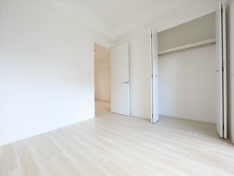 その他部屋・スペース　洋室5.6帖　クローゼット（収納充実してます）