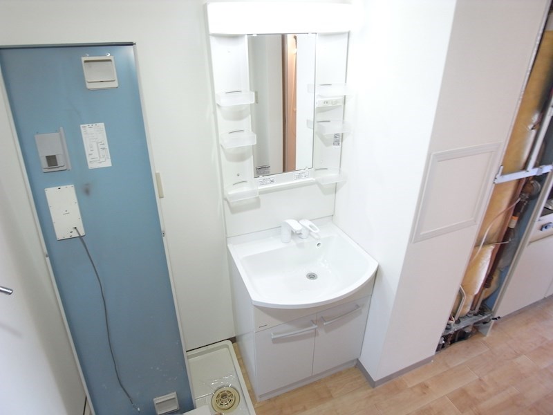 洗面設備　朝の支度にも助かる、独立の洗髪洗面化粧台