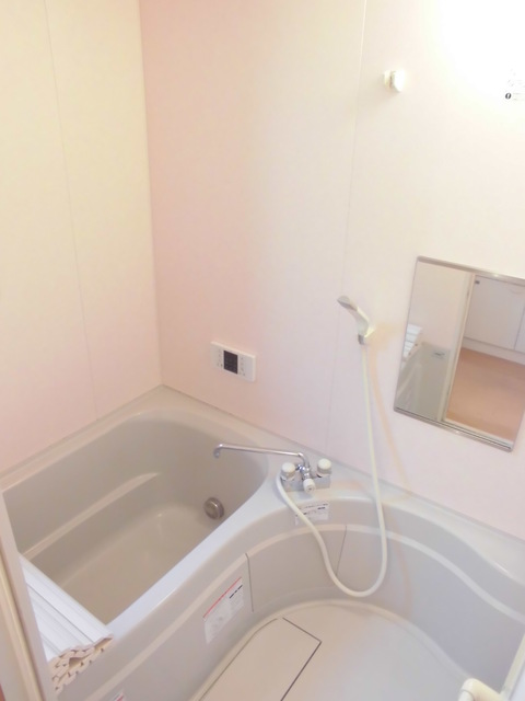 バス・シャワールーム　※別室参考写真　追い焚きつきの快適なバスルーム