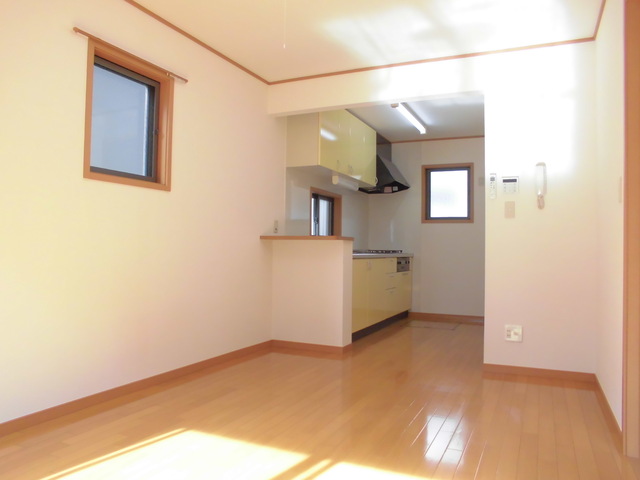 居室・リビング　※別室参考写真　３面採光の明るいリビング１０．５帖