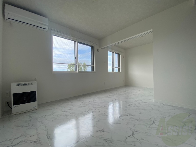 居室・リビング　広くてきれいなリビングです！快適に過ごせそうですね。