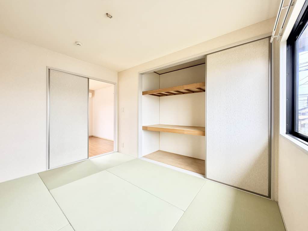 眺望　5.8帖の和室はパルプ畳♪