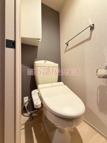 トイレ　落ち着いた色調のトイレです