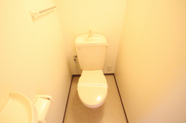 トイレ　※別室の参考写真の為、現況優先です。