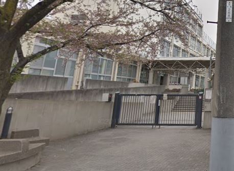 中学校　新宿区立落合第二中学校（中学校）まで676m