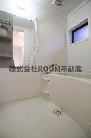 バス・シャワールーム　落ち着いた空間のお風呂です