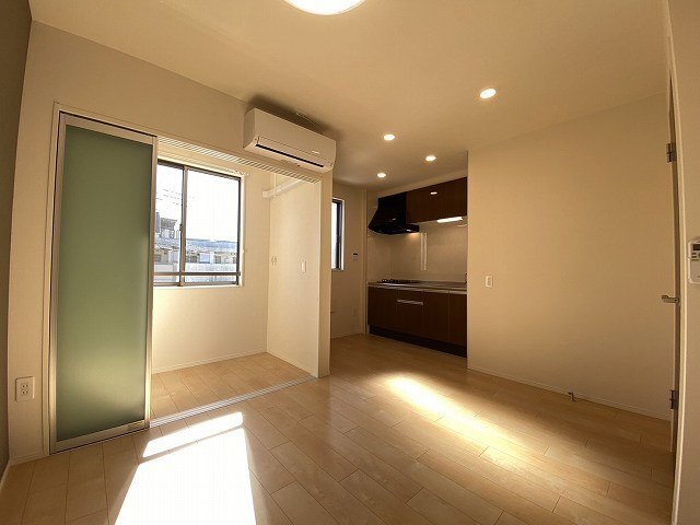 居室・リビング　同物件別室写真