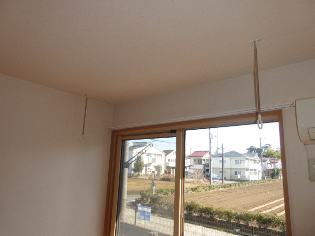 その他　外出時・雨天時に便利な室内物干し（ホスクリーン）