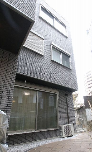 エントランス　落ち着いたエントランスです