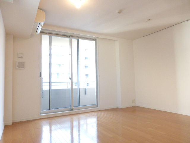 居室・リビング　同マンション別部屋参照。