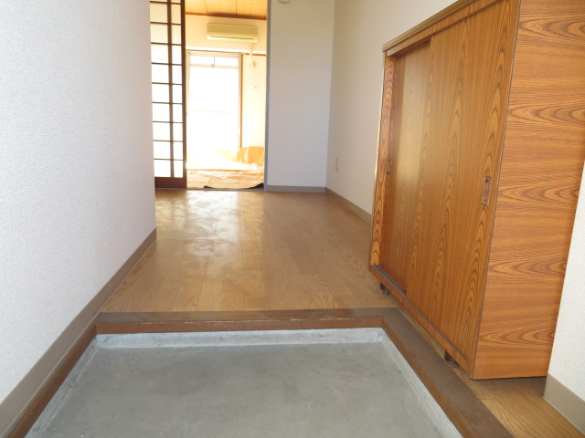 西鉄天神大牟田線 朝倉街道駅 徒歩1分 3階建 築41年の玄関写真