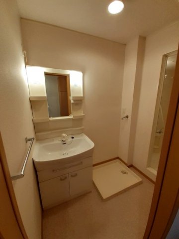 洗面設備　脱衣スペースもあります