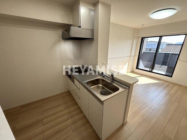 キッチン　※室内画像は別号室のもの