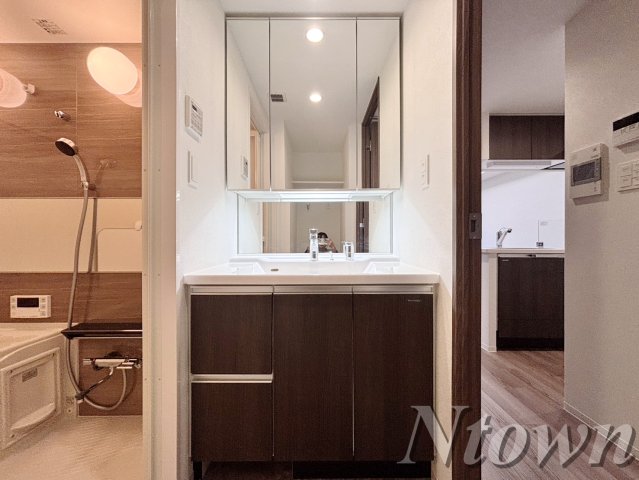 洗面設備　独立洗面化粧台付き