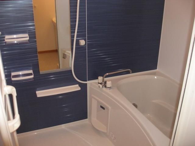 バス・シャワールーム　一日の疲れを癒して下さい。