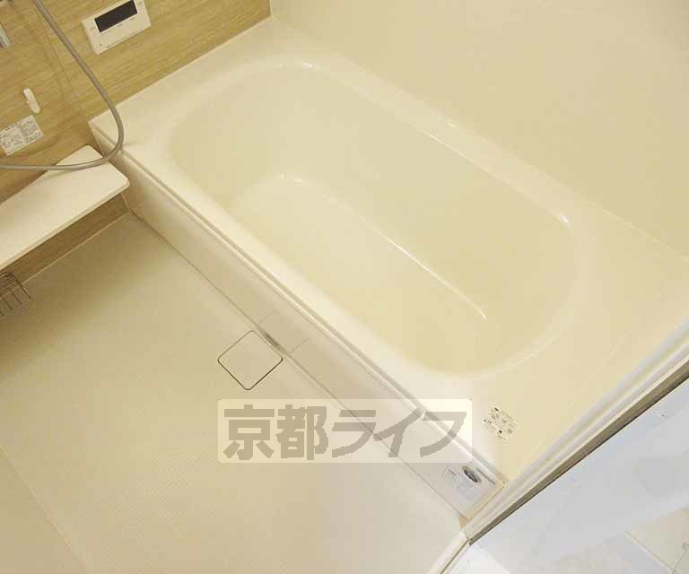 バス・シャワールーム　ゆったりとしたバスルームです・