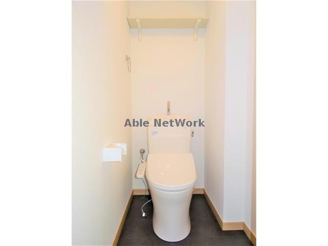 トイレ　上部棚有り