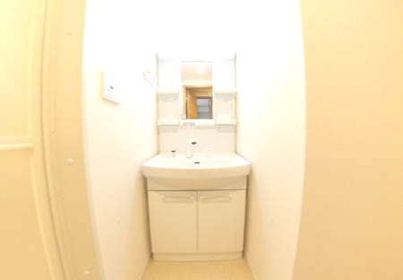 洗面設備　独立洗面台あり、毎朝おしゃれに忙しい女性の方におすすめです