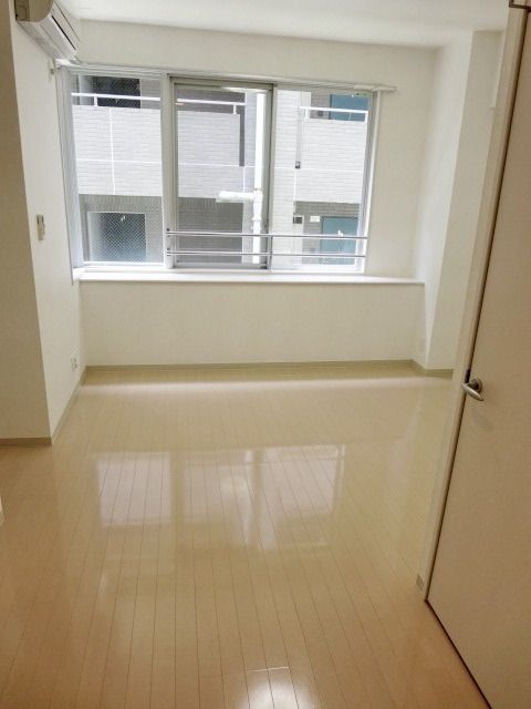 その他　★2010完成で綺麗な室内です★