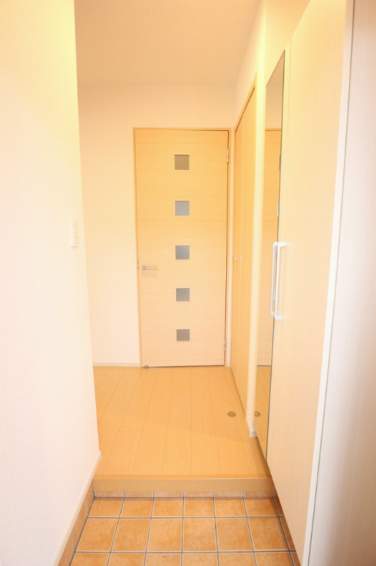 玄関　写真は同型シリーズです。