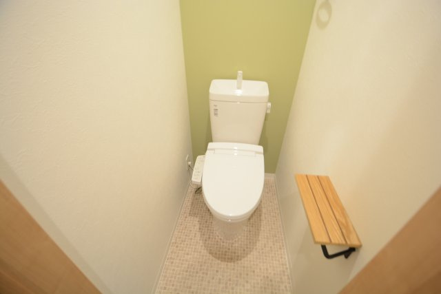 トイレ　温水洗浄便座機能付きトイレです♪