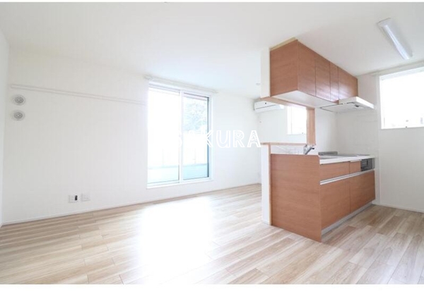 居室・リビング　使いやすい形の為、レイアウトを楽しめます♪