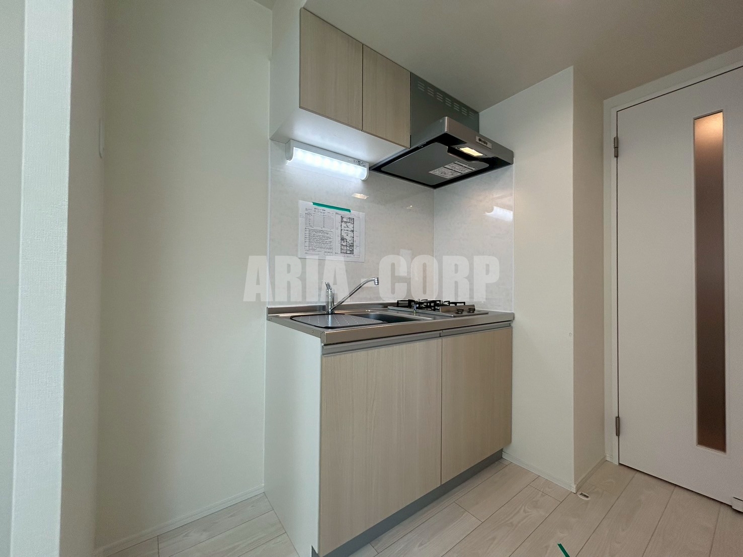 キッチン　システムキッチン・冷蔵庫スペースもしっかりございます！