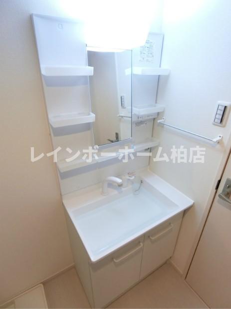 洗面設備　脱衣スペースもあります