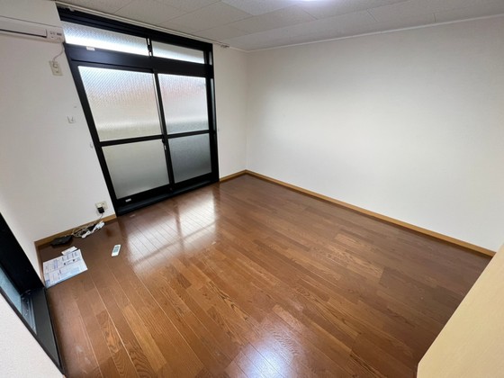 居室・リビング　※別号室の写真です