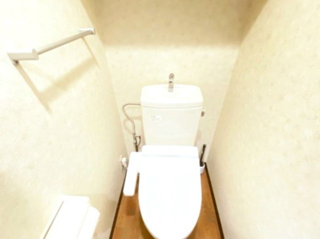 トイレ　同仕様の別部屋写真
