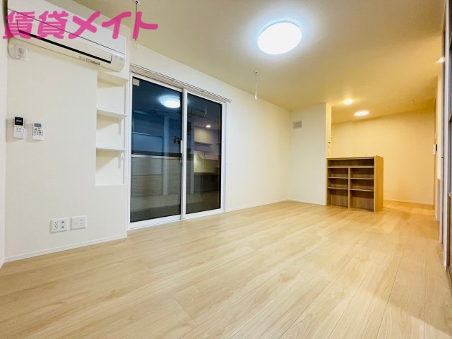 居室・リビング　同型参考写真