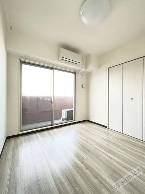 バルコニー　太陽の光が差し込む明るい室内です♪