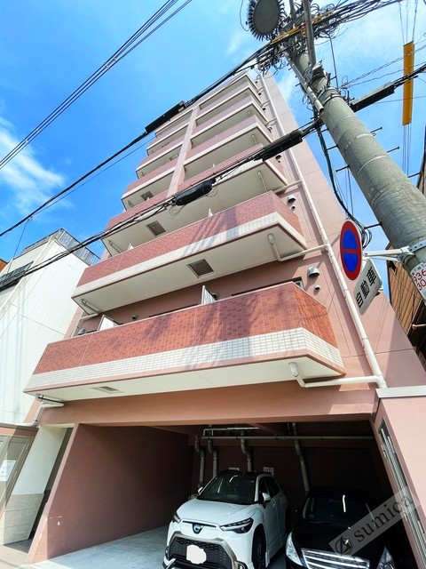 建物外観　鉄筋コンクリートのずっしりとした造りです♪