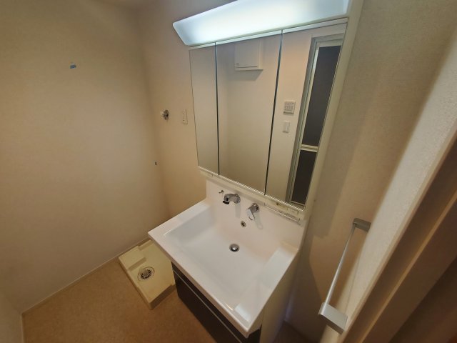 洗面設備　独立洗面台で身支度をすべて済ませてしまいましょう