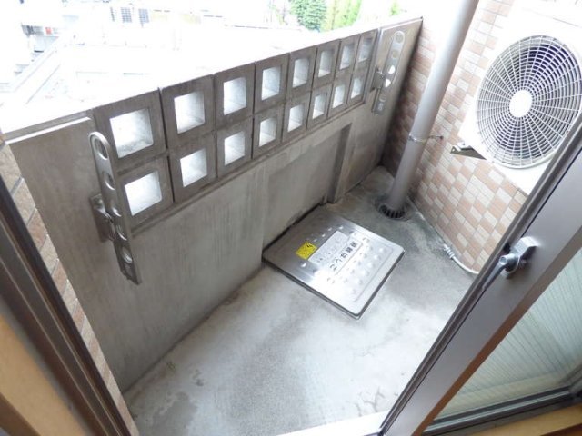 バルコニー　バルコニーあります