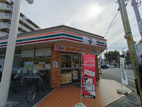 コンビニ　セブン-イレブン 川口栄町１丁目店（コンビニ）まで258m