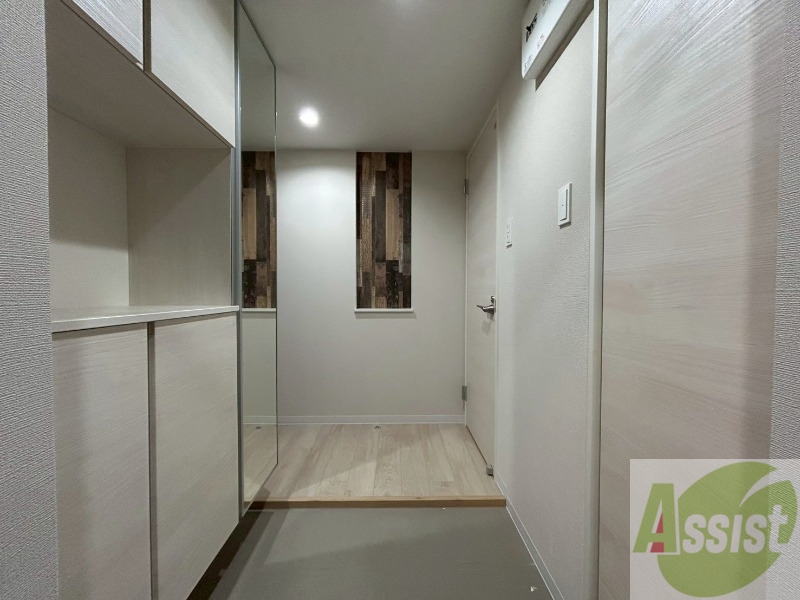 玄関　玄関の様子です。明るい印象ですね。気分もあがりそう。