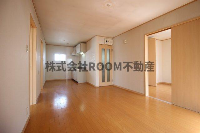 居室・リビング　こちらのリビングで趣味の時間をお楽しみください