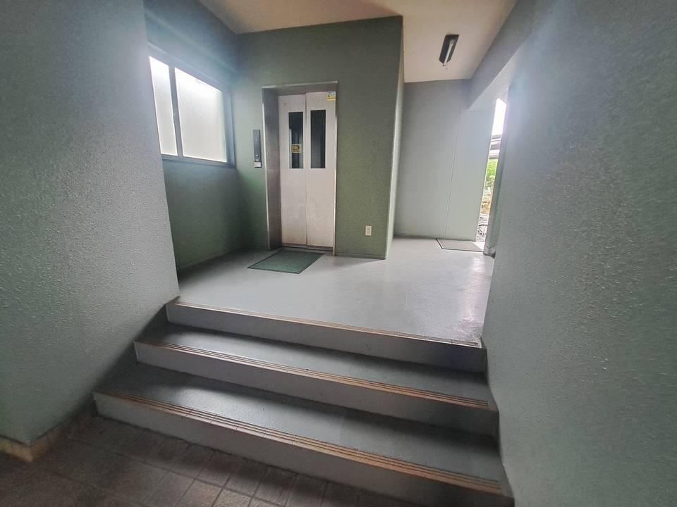 エントランス　エレベーター